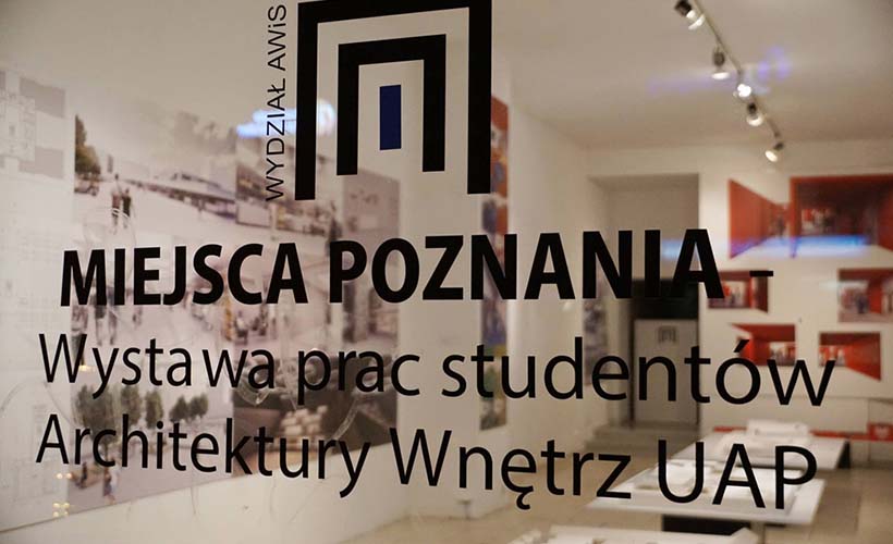 zdjęcie z wystawy miejsca poznania