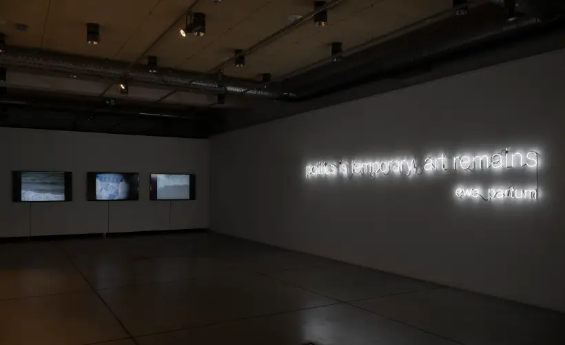 zdjęcie z wystawy artystyczna obecnosc