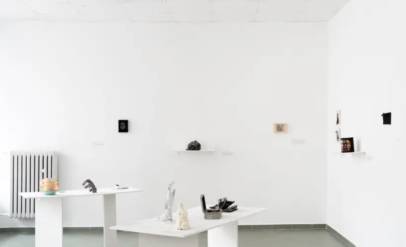 zdjęcie z wystawy Mała Forma Tekstylna “SPOGLĄDANIE”